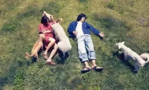 “国民妖精”撩遍帅哥却嫁丑男10年，炒房亏了拍广告捞金？