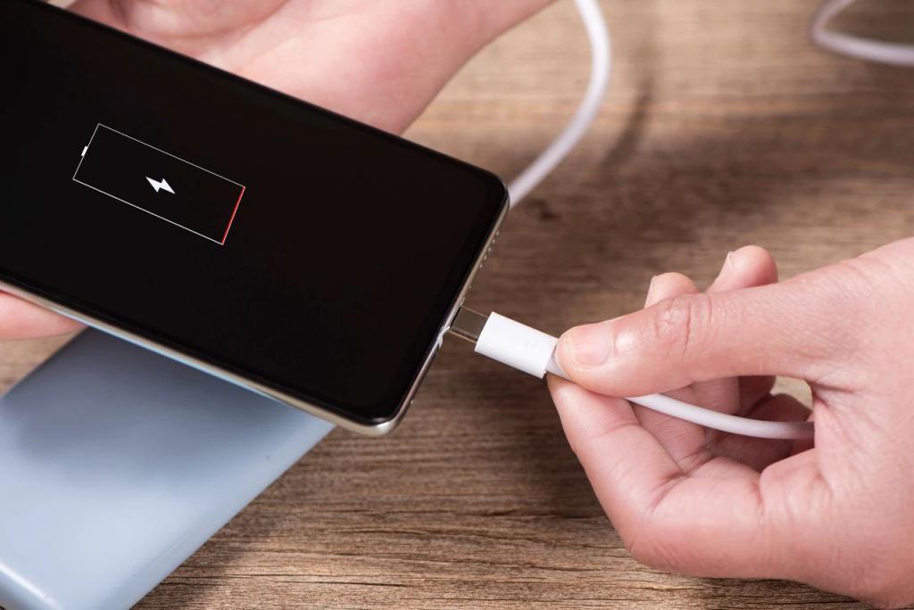 18 秒就能充满电？！再也不用担心出门手机没电了……