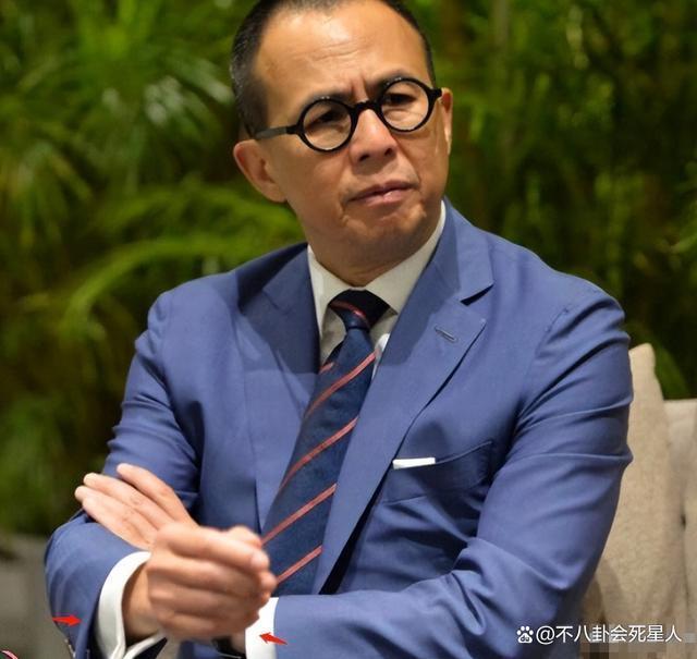 曝光长子正脸，低调了12年的梁洛施，终于“不怕”李嘉诚了