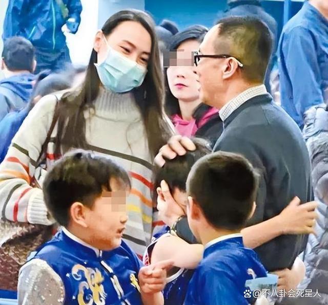 曝光长子正脸，低调了12年的梁洛施，终于“不怕”李嘉诚了