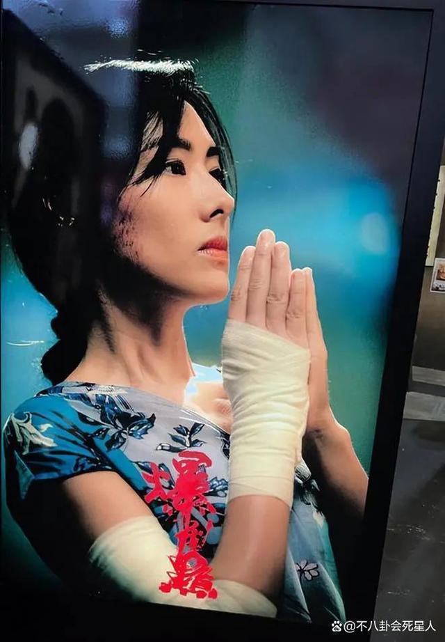 曝光长子正脸，低调了12年的梁洛施，终于“不怕”李嘉诚了