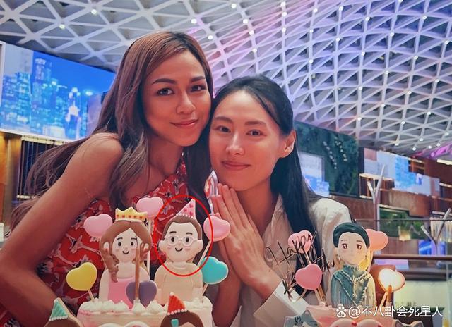 曝光长子正脸，低调了12年的梁洛施，终于“不怕”李嘉诚了