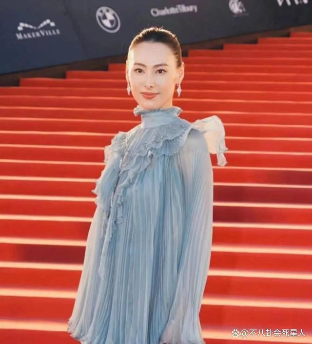 曝光长子正脸，低调了12年的梁洛施，终于“不怕”李嘉诚了