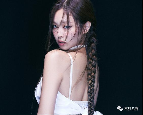 她也在暗戳戳秀恩爱？这个团还有没恋爱的吗？