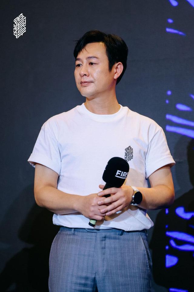 张颂文被网友北京偶遇考科目三 打扮低调严实