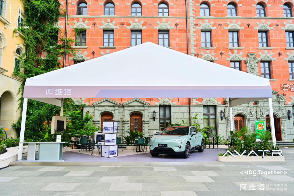 从遥遥领先到月销三千，问界快被华为放弃了？