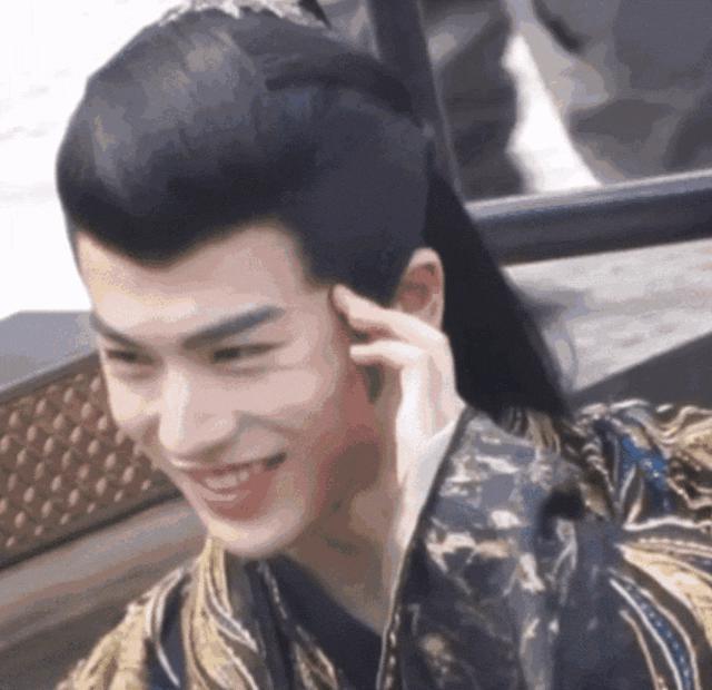 一做表情就崩的明星，邓为白鹿陈都灵，简直判若两人