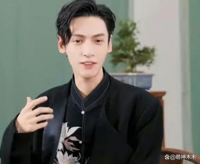 一做表情就崩的明星，邓为白鹿陈都灵，简直判若两人