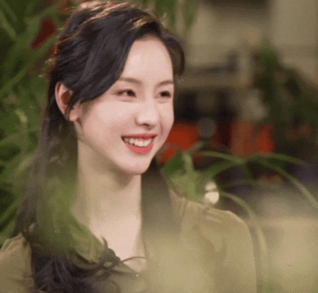 一做表情就崩的明星，邓为白鹿陈都灵，简直判若两人