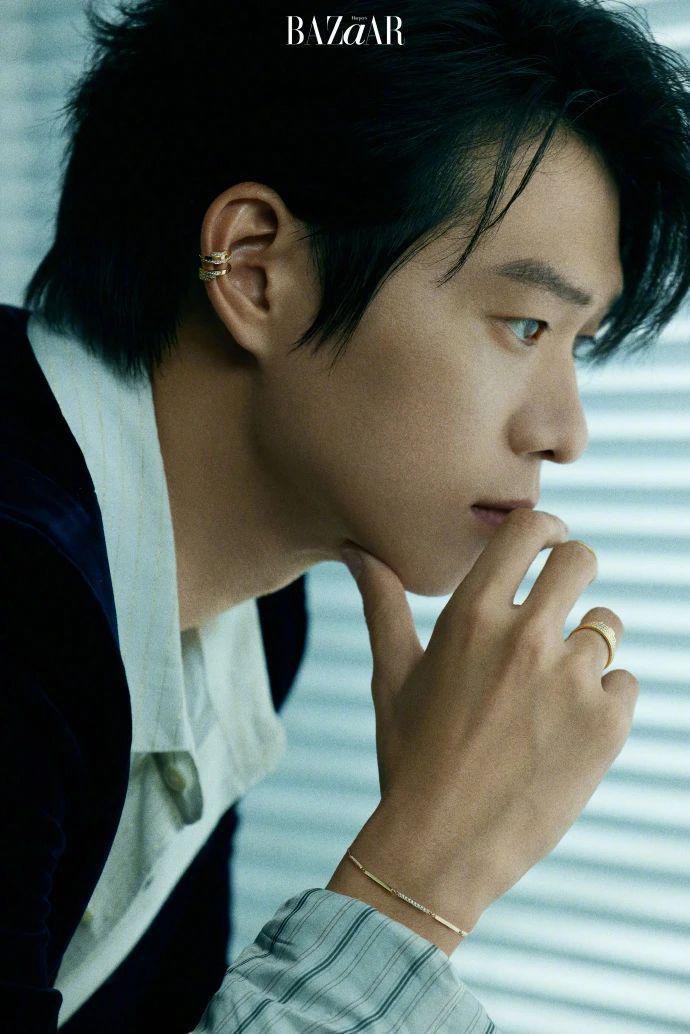王鹤棣魏大勋两家粉圈打架了?让我带上金丝眼镜看看