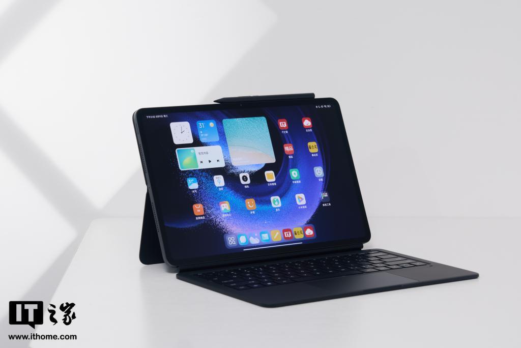 小米平板 6 Max 14 图赏：史无前例的 14 英寸浩瀚巨屏