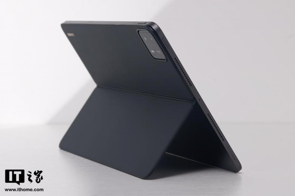 小米平板 6 Max 14 图赏：史无前例的 14 英寸浩瀚巨屏