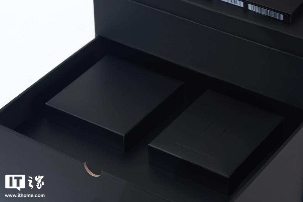 小米 MIX Fold 3 龙鳞纤维版礼盒图赏：轻薄简约，商务格调