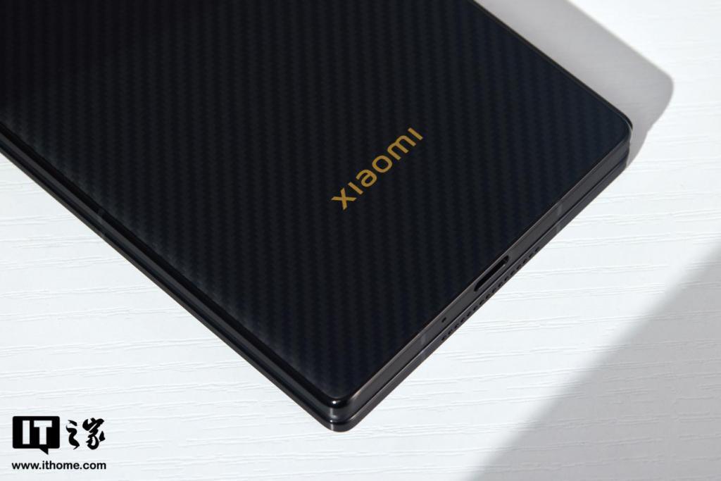 小米 MIX Fold 3 龙鳞纤维版礼盒图赏：轻薄简约，商务格调