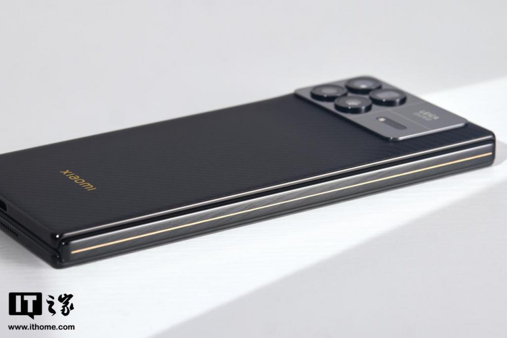 小米 MIX Fold 3 龙鳞纤维版礼盒图赏：轻薄简约，商务格调