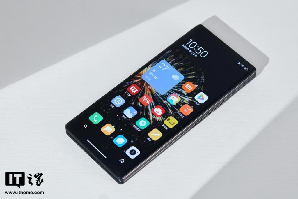 小米 MIX Fold 3 龙鳞纤维版礼盒图赏：轻薄简约，商务格调