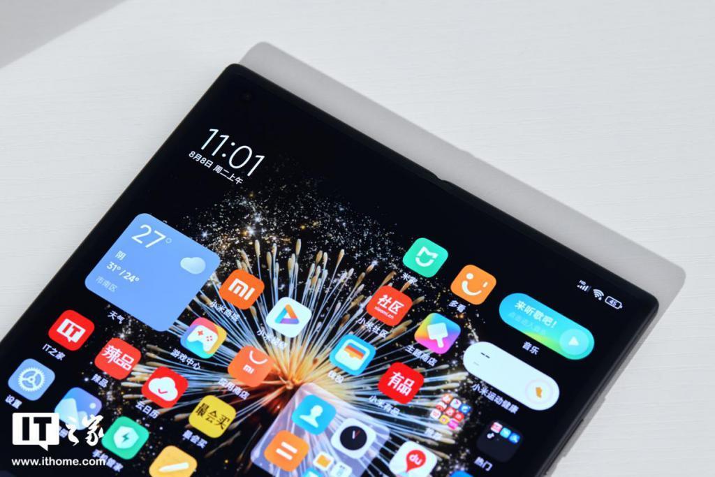 小米 MIX Fold 3 龙鳞纤维版礼盒图赏：轻薄简约，商务格调