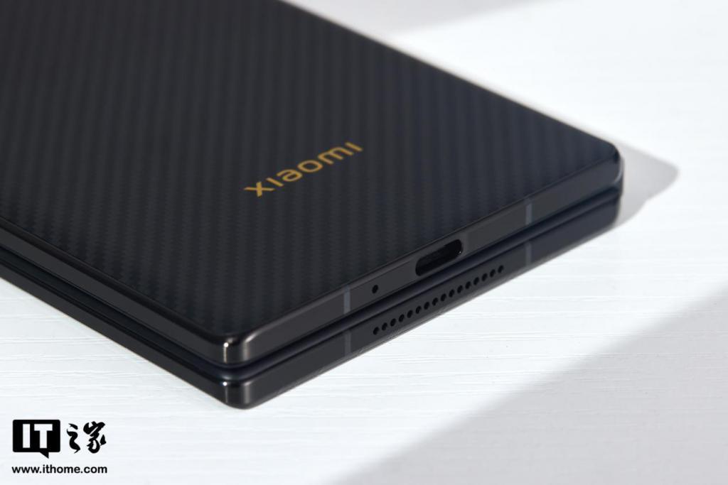 小米 MIX Fold 3 龙鳞纤维版礼盒图赏：轻薄简约，商务格调