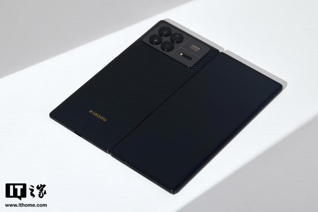 小米 MIX Fold 3 龙鳞纤维版礼盒图赏：轻薄简约，商务格调