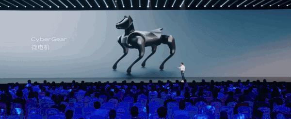 小米AI战略首次曝光，大模型开启测试，机器狗铁蛋2上线