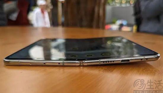 谷歌制订折叠屏手机硬件标准？方向或许就错了