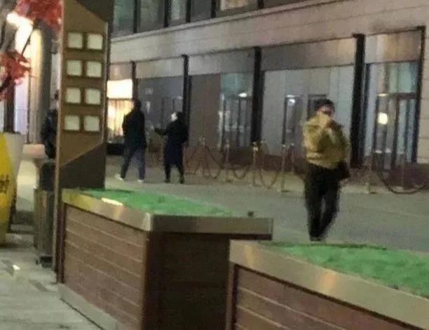 还真复合了？因脚踏两船分手，今死缠烂打女方终回头！