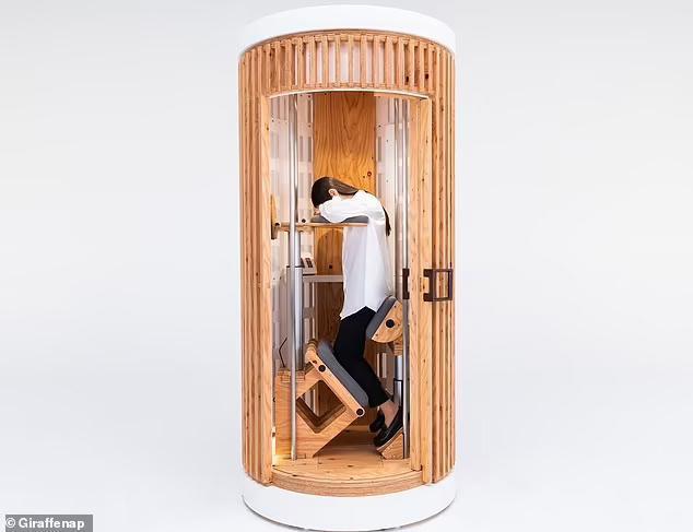 日本公司研发出午休舱，可让员工直立睡觉