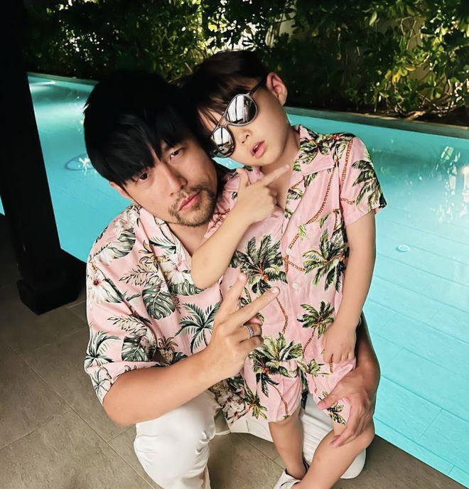 周杰伦喊昆凌三宝妈引婚变猜测，晒父子照称三宝爸又惹争议