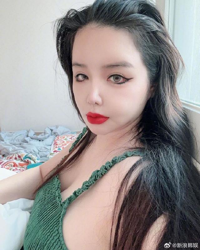 前2NE1朴春晒近照颜值变化大 患病后发福严重