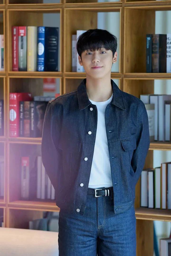 当红男演员今日入伍，女友遗憾未能送别？