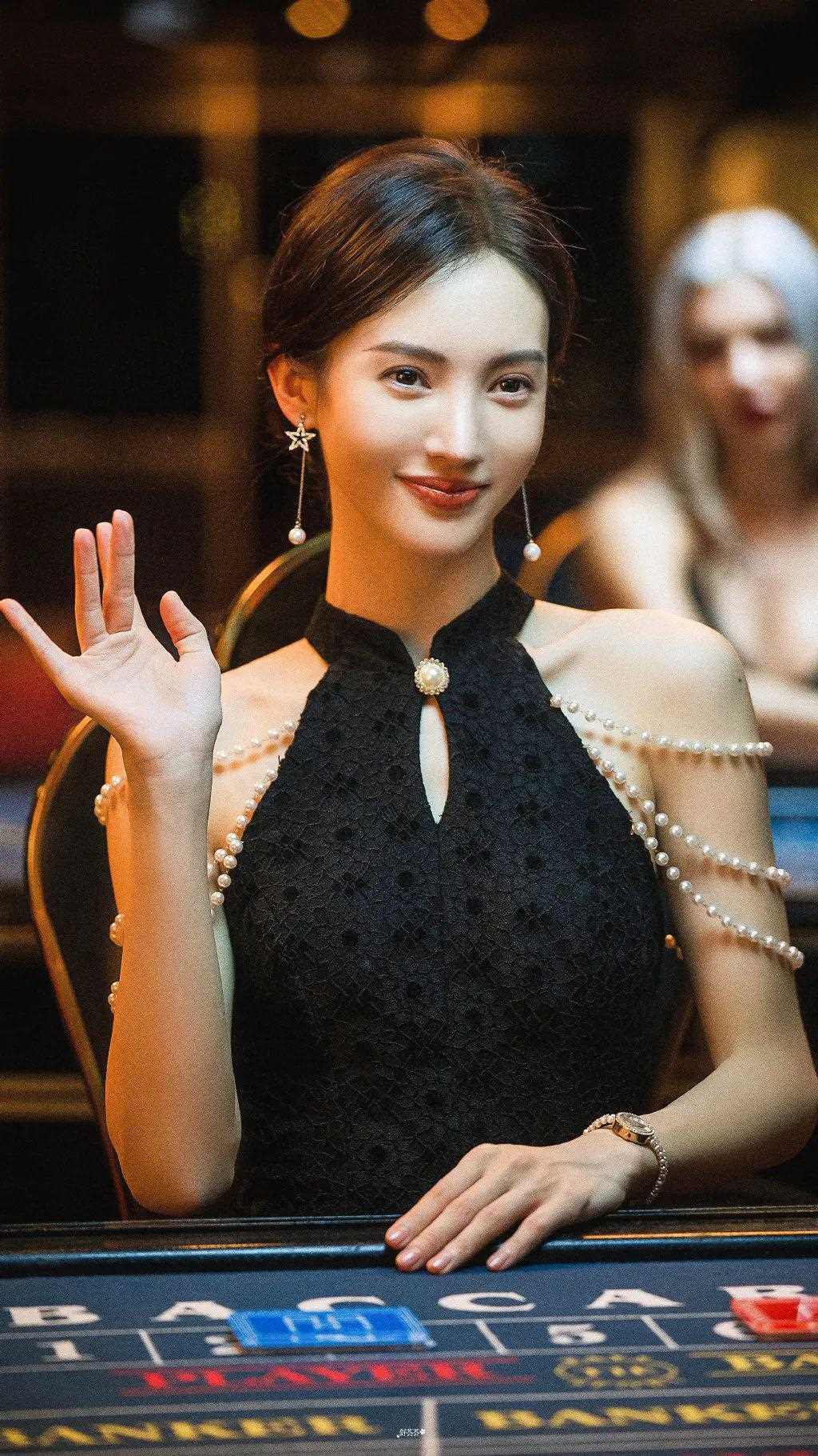 路人缘翻盘，她悄悄逆袭了？