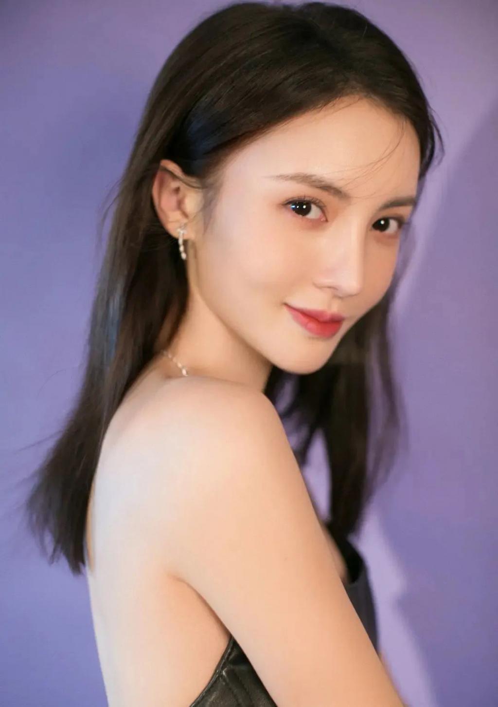 路人缘翻盘，她悄悄逆袭了？
