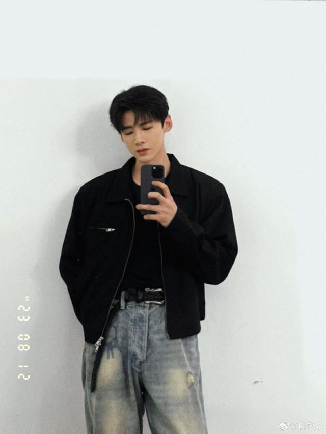 白敬亭向灾区捐赠物资 中国乡村发展基金会发博感谢