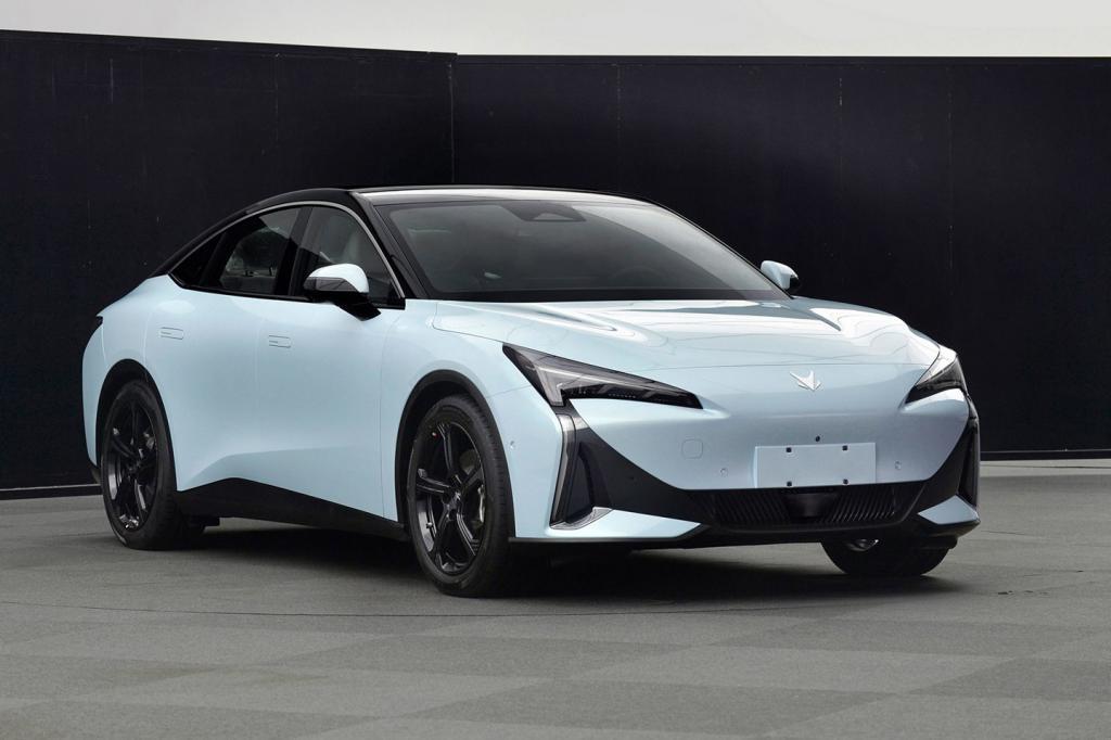 极狐阿尔法 S5 纯电轿车申报：185kW单电机 宁德时代磷酸铁锂电池