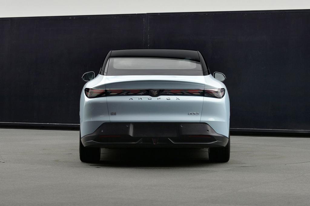 极狐阿尔法 S5 纯电轿车申报：185kW单电机 宁德时代磷酸铁锂电池