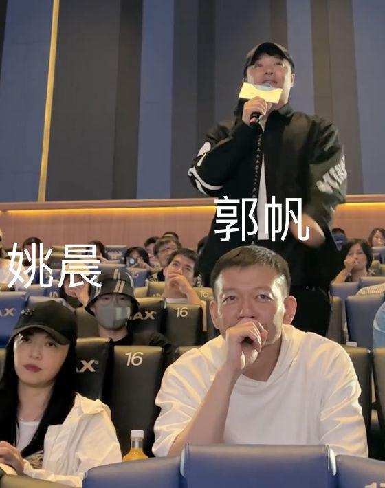 陈思诚现身佟丽娅新片首映,甜喊丫丫,自称看哭了