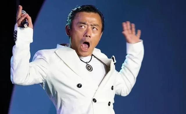 56岁周立波近况曝光，头发稀疏，在美国已经生活了六年