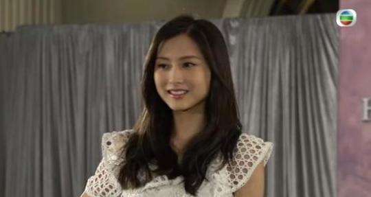 那么美的一张脸，折腾毁了。