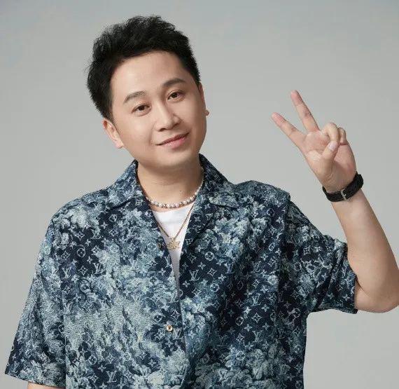知名男星被曝言语侮辱女性，回应后删评