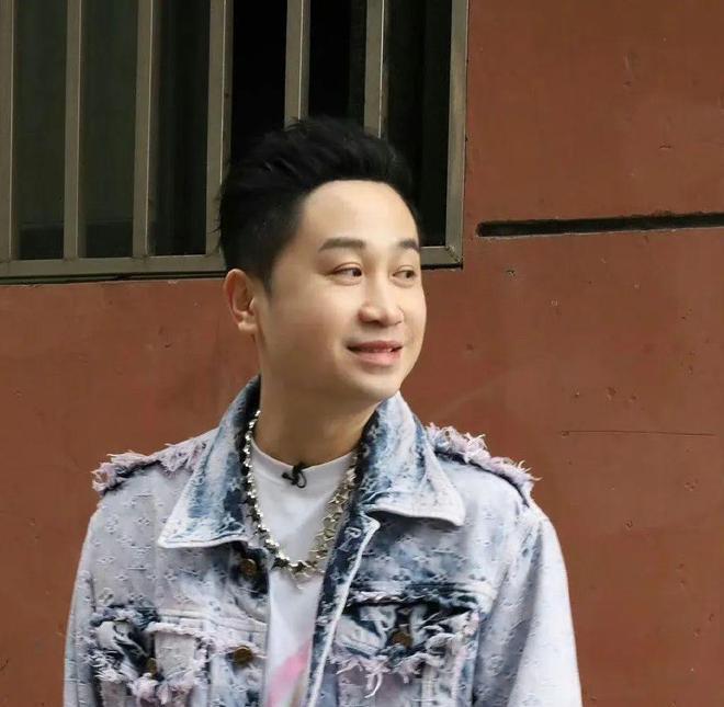 知名男星被曝言语侮辱女性，回应后删评