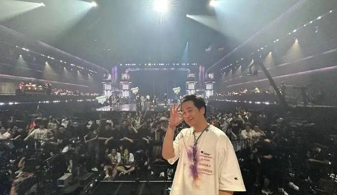 知名男星被曝言语侮辱女性，回应后删评