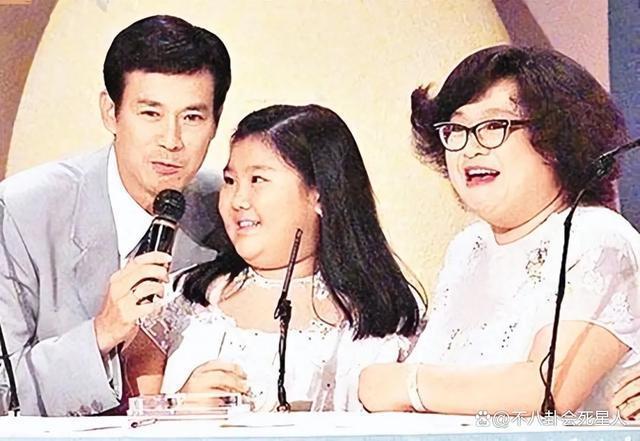 36岁郑欣宜“孤独”人生，妈妈早逝爸爸另娶，被抑郁症折磨