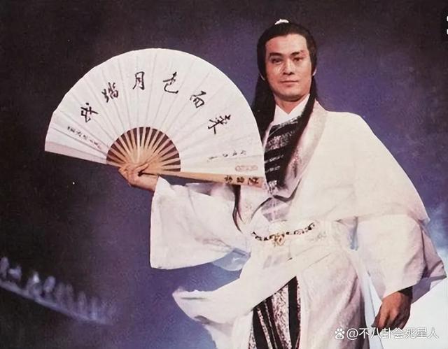 36岁郑欣宜“孤独”人生，妈妈早逝爸爸另娶，被抑郁症折磨