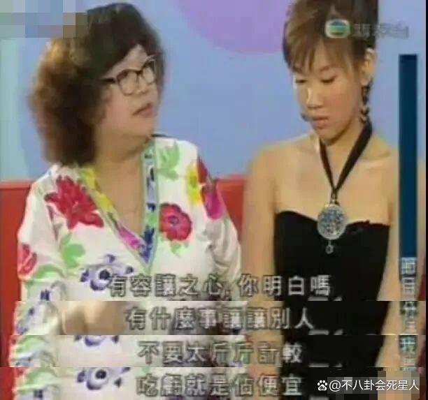 36岁郑欣宜“孤独”人生，妈妈早逝爸爸另娶，被抑郁症折磨