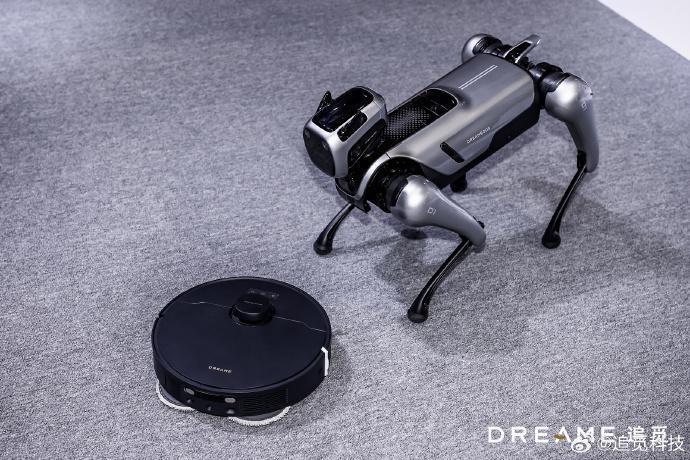 追觅仿生机械臂 X30 扫拖机器人亮相，吸力达 8000Pa