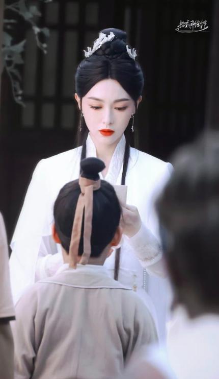 她这是彻底摆烂了?