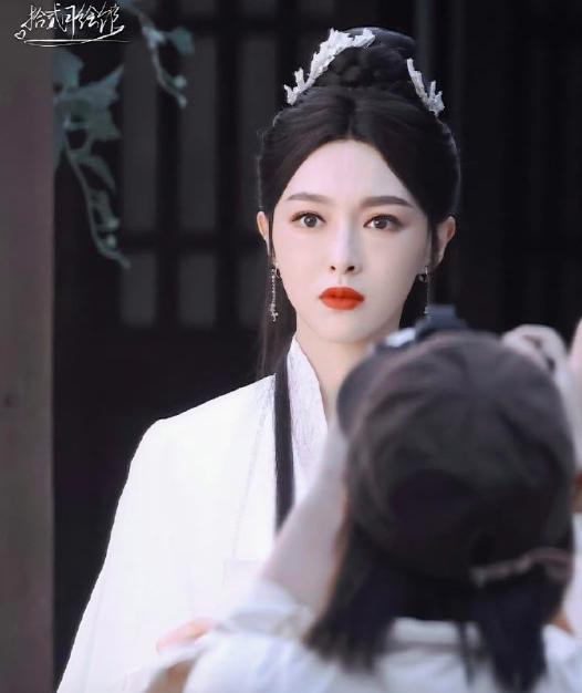 她这是彻底摆烂了?