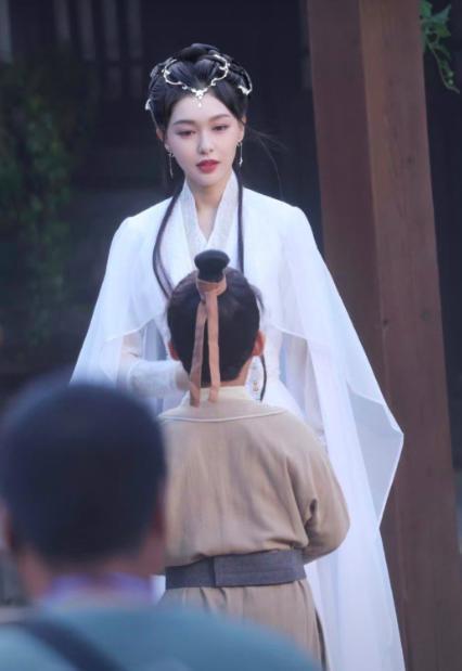 她这是彻底摆烂了?