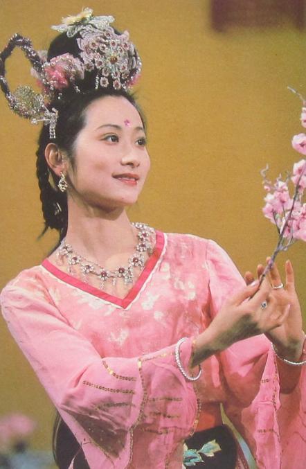 她这是彻底摆烂了?