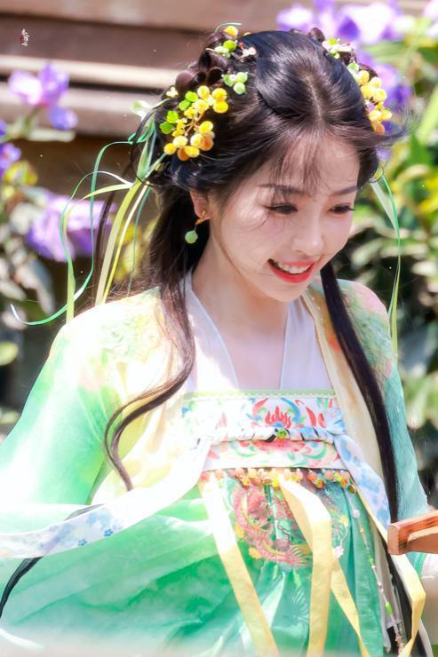 她这是彻底摆烂了?